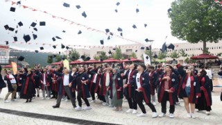 Yeşilyurt Demir Çelik MYO 138 mezun verdi