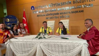 Yıllar sonra buluşan ilkokuldaki Fenerbahçe aşıkları, Dünya Fenerbahçeliler Gününde dünya evine girdi