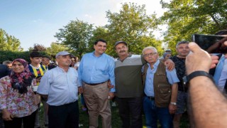 Yılmazdan aşure ve dondurma ikramı