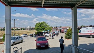 Yolda karşılaşan husumetli aileler tekrar kavga etti; 3 yaralı