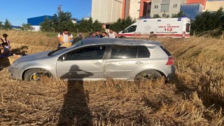 Yoldan çıkan otomobil tarlaya uçtu: 5 yaralı