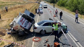 Yozgatta iki araç kafa kafaya çarpıştı: 3 ölü, 1 yaralı