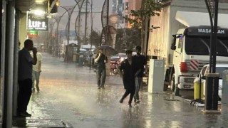 Yüksekovada bunaltıcı sıcaklardan sonra yağmur sürprizi
