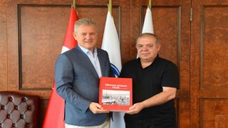“Yüzyılın Sevdası İzmir” okuyucuyla buluştu