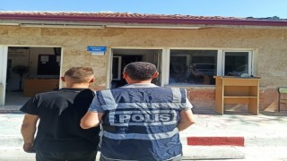 1 yıl 8 ay hapis cezasıyla aranan şahsı polis yakaladı