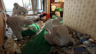 25 yıl çöp biriktirmişler, kamyon kamyon çöp çıktı