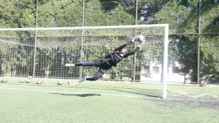 3 büyükler Eskişehirli kalecinin peşinde