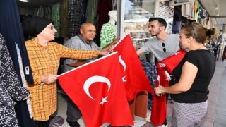 30 Ağustos Etkinlikleri: Türk Bayrağı Dağıtıldı, Şehitler İçin Mevlit
