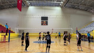 30 Ağustos Zafer Bayramı Voleybol Turnuvası Coşkuyla Sürüyor
