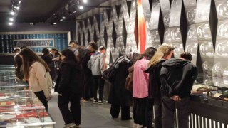 30 Ağustos Zafer Bayramında Şehitler Müzesinde ziyaretçi yoğunluğu yaşandı