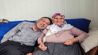 51 yıllık evli çift gençlere örnek oluyor