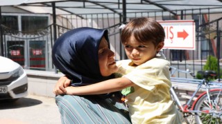 54 yaşındaki kadın emekli polis komşusu tarafından sopayla dövüldüğünü iddia etti