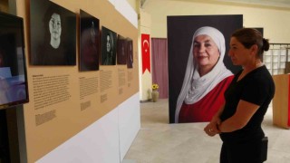 60 yıl önce Hollandaya göç eden Türk kadınlarının fotoğraf sergisi duygu dolu anlara sahne oldu