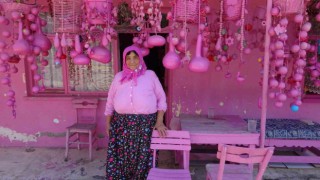 75 yaşındaki Sakine teyzenin pembe hayatı