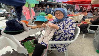 8 yaşından beri hâlâ ilk günkü hevesle örgü örüyor