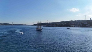 86 yaşındaki Romanya yelkenli eğitim gemisi İstanbul Boğazından geçti