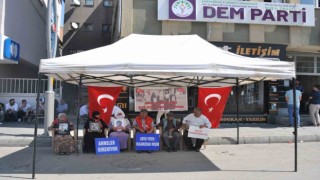 Acılı anne: “Oğlumu liseden alıp eline silah tutuşturdular”