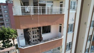Adanada orta hasarlı binalarda yıkım işlemi sürüyor