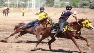Adrenalin ve seyir zevki yüksek cirit maçları nefes kesti