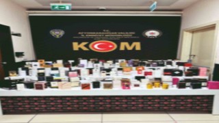 Afyonkarahisarda binlerce adet gümrük kaçağı parfüm ele geçirildi