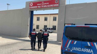 Afyonkarahisarda kaçak hırsız çatı katında yakalandı