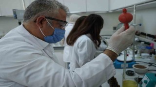 Ağrı Dağının zengin florasından yararlanan üniversite, ürettiği ürünler ile ülke ekonomisine katkı sağlıyor