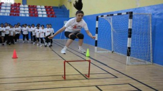 Ağrıda Fabrika Voleybol Okulu açıldı