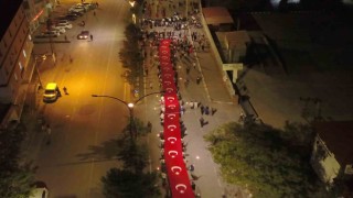 Ahlatta Türk bayrağı ve meşalelerle “fener alayı” yürüyüşü yapıldı