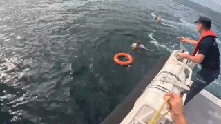 Akdenizde can pazarı: Teknenin batmasıyla ölümle burun buruna gelen 3 kişi kurtarıldı