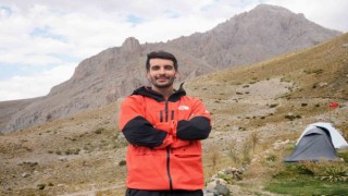 Aladağlarda 30 kilogramlık kamp yükü ile solo zirve faaliyeti yaptı
