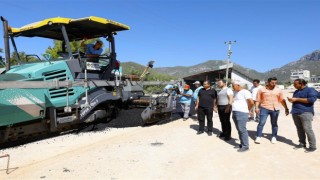 Alanya Belediyesinden Oba Mahallesine sıcak asfalt