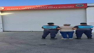 Alanyada 12 farklı suçtan 5 yıl kesinleşmiş hapis cezasıyla aranan şahıs yakalandı