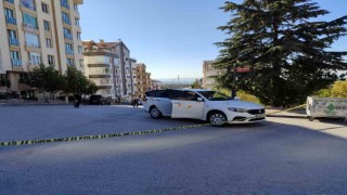 Ankarada güpegündüz araç kurşunlandı