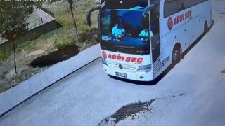 Ankarada kaza yapan otobüsün Ağrıdan çıktığı anlar güvenlik kameralarına yansıdı