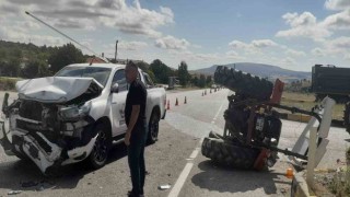 Ankarada otomobil ile traktörün çarpıştığı 2 kişi yaralandı
