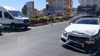 Antalyada 3 araçlı zincirleme kaza: 2 yaralı