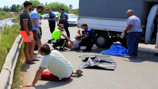 Antalyada feci kaza, kamyonetin altında kalan motosiklet sürücüsü hayatını kaybetti