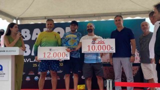 Antalyada istilacı balon balığı avlama yarışması