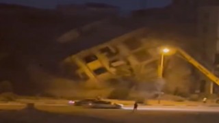 Araçlar geçerken yaşanan yıkım yürekleri ağza getirdi