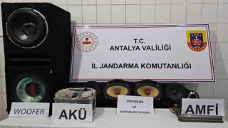 Araçtan ses sistemini çalan 4 şüpheli tutuklandı
