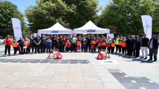 Arama kurtarma ekipleri oryantiring yarışmasında mücadele etti