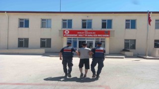 Aranan şahsın saklandığı yer jandarmayı bile şok etti