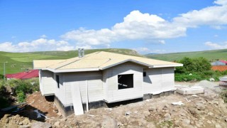 Ardahanda deprem konutları büyük bir hızla inşa ediliyor