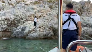 Armella koyunda bir düzensiz göçmen şakalandı