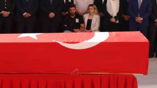 Aynı saldırıda yaralanan polis memuru şehit olan görev arkadaşını gözyaşları ile uğurladı