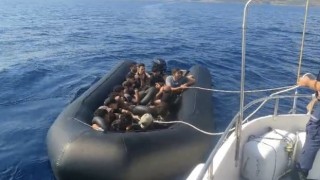 Ayvacık açıklarında 20 kaçak göçmen yakalandı