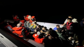 Ayvalık açıklarında 27si çocuk 64 düzensiz göçmen kurtarıldı