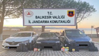 Ayvalıkta 22 göçmen, 3 organizatör jandarmadan kaçamadı