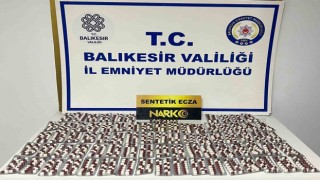 Ayvalıkta narkotik polisi uyuşturucu hap satıcısını kıskıvrak yakaladı