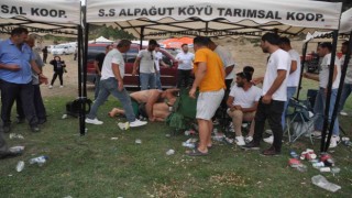Babasına küfredildi sanan güreşçi ortalığı birbirine kattı